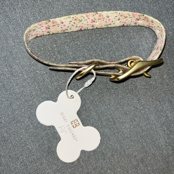 Mary Square| Mini Floral Silicone Dog Collar - Picture 3 of 3